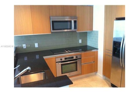 Condominio en alquiler en Miami, Florida, 55.83 m2 № 1954343 - foto 2