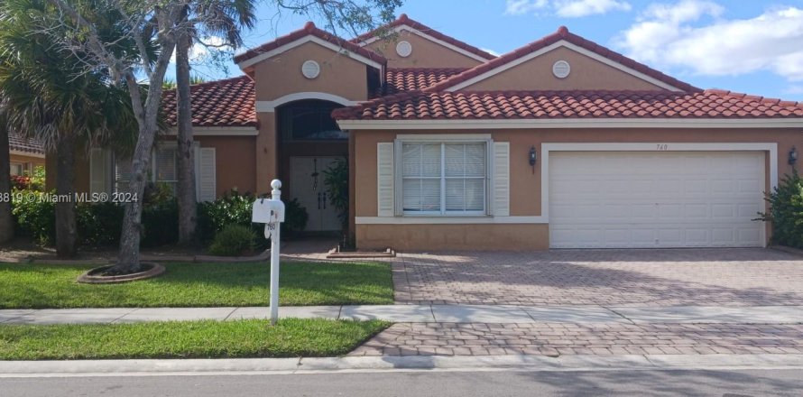 Casa en Pembroke Pines, Florida 5 dormitorios, 261.33 m2 № 1465860
