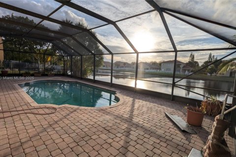 Casa en venta en Pembroke Pines, Florida, 5 dormitorios, 261.33 m2 № 1465860 - foto 10