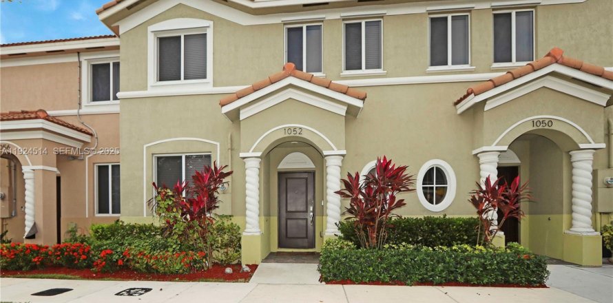 Adosado en Homestead, Florida 4 dormitorios, 127.65 m2 № 2054892