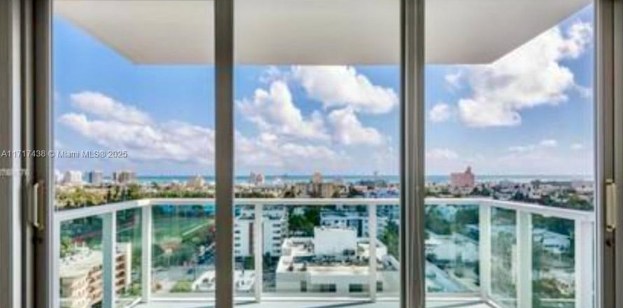 Condominio en Miami Beach, Florida, 1 dormitorio  № 1942999