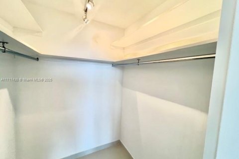 Condominio en venta en Miami Beach, Florida, 1 dormitorio, 79.15 m2 № 1942999 - foto 11