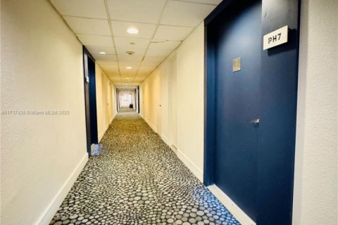 Condominio en venta en Miami Beach, Florida, 1 dormitorio, 79.15 m2 № 1942999 - foto 26