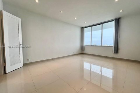 Condominio en venta en Miami Beach, Florida, 1 dormitorio, 79.15 m2 № 1942999 - foto 9