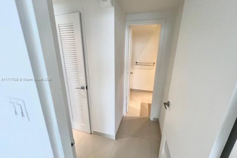 Condominio en venta en Miami Beach, Florida, 1 dormitorio, 79.15 m2 № 1942999 - foto 12