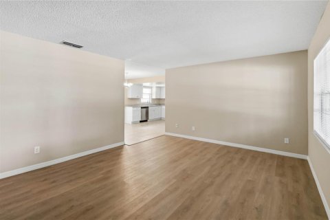 Villa ou maison à vendre à Winter Springs, Floride: 4 chambres, 121.89 m2 № 2408079 - photo 6