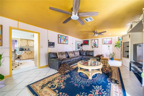 Villa ou maison à vendre à Miramar, Floride: 4 chambres, 241.36 m2 № 2023734 - photo 13