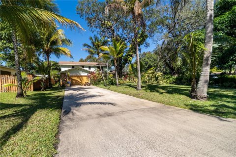 Villa ou maison à vendre à Miramar, Floride: 4 chambres, 241.36 m2 № 2023734 - photo 2