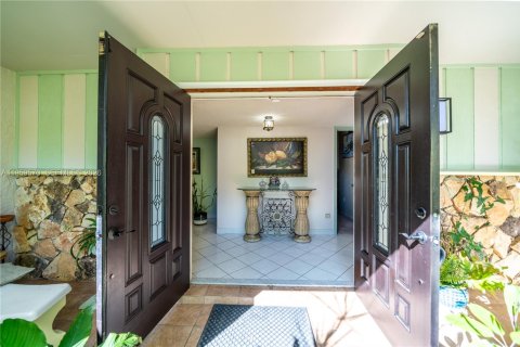 Villa ou maison à vendre à Miramar, Floride: 4 chambres, 241.36 m2 № 2023734 - photo 3