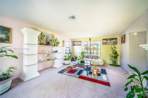 Villa ou maison à vendre à Miramar, Floride: 4 chambres, 241.36 m2 № 2023734 - photo 6