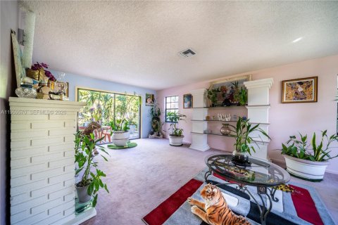 Villa ou maison à vendre à Miramar, Floride: 4 chambres, 241.36 m2 № 2023734 - photo 7