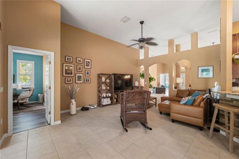 House in Tampa, Florida 5 bedrooms, 235.79 sq.m. № 2098263 - photo 13