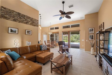House in Tampa, Florida 5 bedrooms, 235.79 sq.m. № 2098263 - photo 11