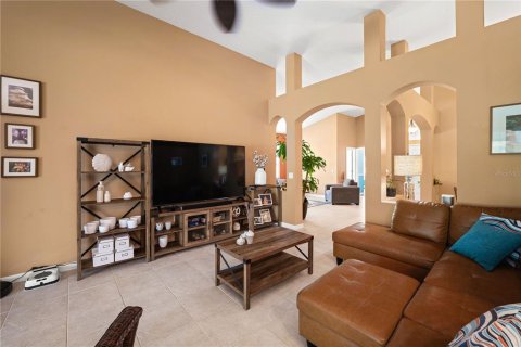 House in Tampa, Florida 5 bedrooms, 235.79 sq.m. № 2098263 - photo 12