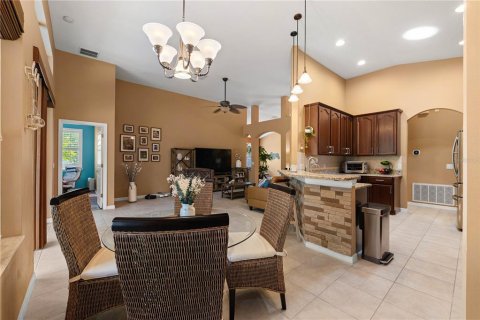 House in Tampa, Florida 5 bedrooms, 235.79 sq.m. № 2098263 - photo 15