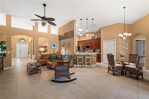 House in Tampa, Florida 5 bedrooms, 235.79 sq.m. № 2098263 - photo 14