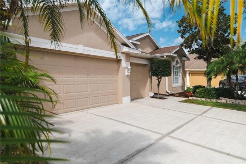 House in Tampa, Florida 5 bedrooms, 235.79 sq.m. № 2098263 - photo 3