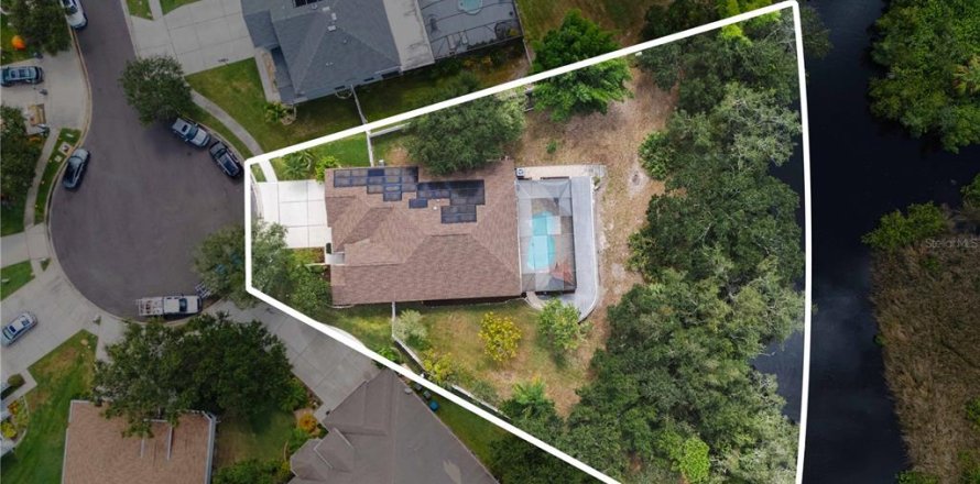 House in Tampa, Florida 5 bedrooms, 235.79 sq.m. № 2098263