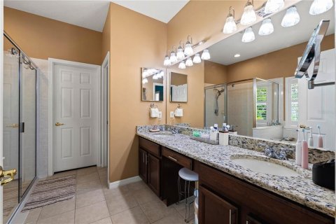 House in Tampa, Florida 5 bedrooms, 235.79 sq.m. № 2098263 - photo 26