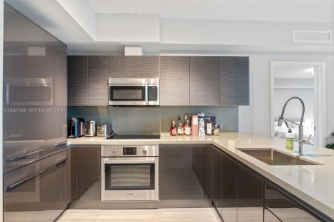 Condo in Miami, Florida, 1 bedroom № 2060108 - photo 10