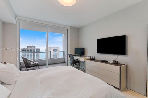 Condo in Miami, Florida, 1 bedroom № 2060108 - photo 13