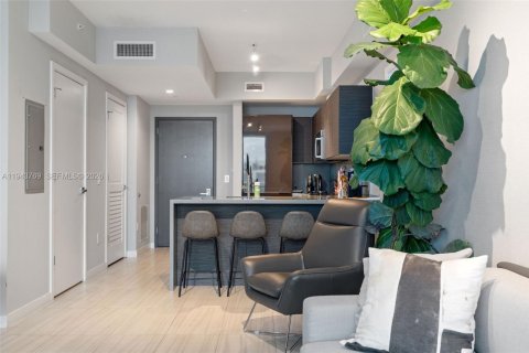 Condo in Miami, Florida, 1 bedroom № 2060108 - photo 12
