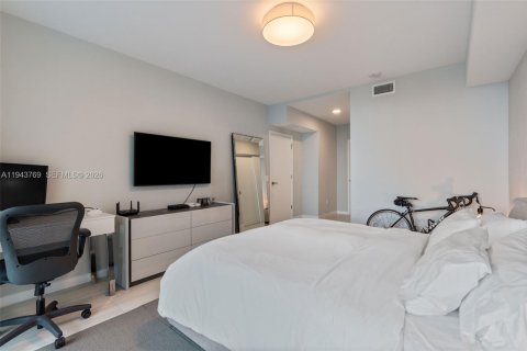 Condo in Miami, Florida, 1 bedroom № 2060108 - photo 16