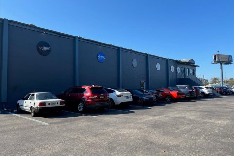 Propiedad comercial en alquiler en Port Richey, Florida, 111.48 m2 № 1716946 - foto 1