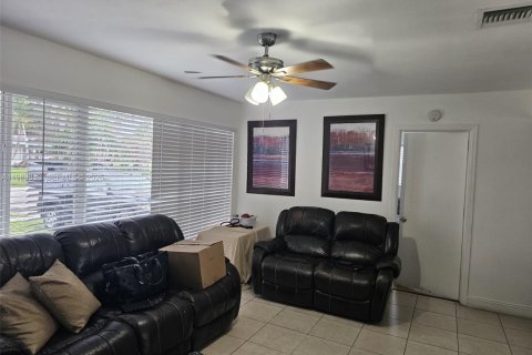 Купить виллу или дом в Палм-Бич, Флорида 3 спальни, 90.86м2, № 2051680 - фото 8