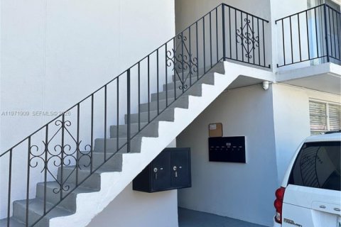 Appartement à louer à Miami, Floride: 1 chambre, 60.39 m2 № 2041775 - photo 2