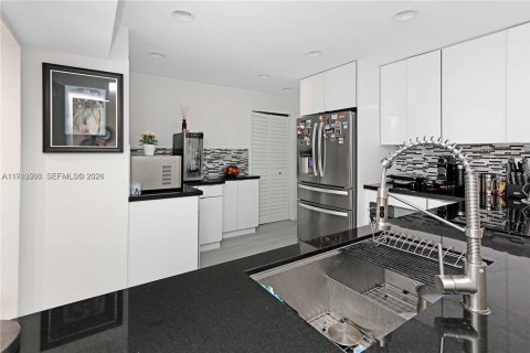 Condominio en Miami, Florida, 2 dormitorios  № 2044046