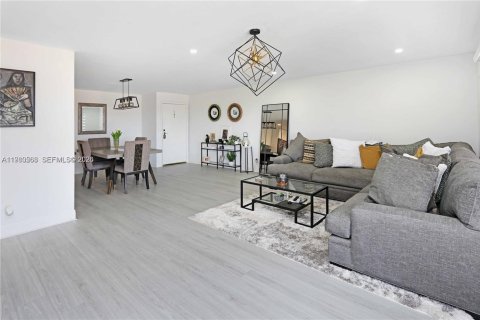 Condominio en venta en Miami, Florida, 2 dormitorios, 111.48 m2 № 2044046 - foto 7