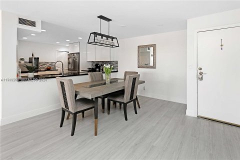 Condominio en venta en Miami, Florida, 2 dormitorios, 111.48 m2 № 2044046 - foto 4