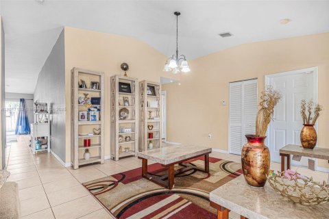 Casa en alquiler en Cutler Bay, Florida, 4 dormitorios, 154.96 m2 № 1942913 - foto 5