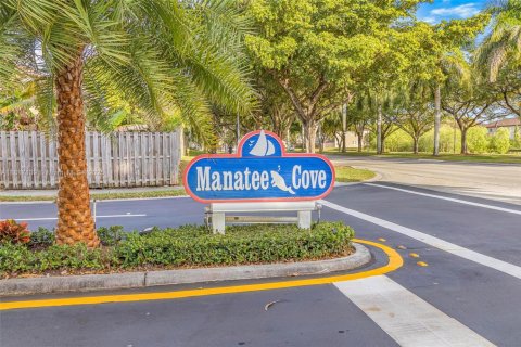 Casa en alquiler en Cutler Bay, Florida, 4 dormitorios, 154.96 m2 № 1942913 - foto 23