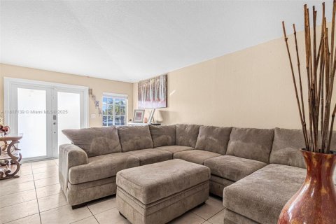 Casa en alquiler en Cutler Bay, Florida, 4 dormitorios, 154.96 m2 № 1942913 - foto 6