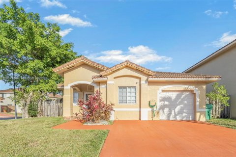 Casa en alquiler en Cutler Bay, Florida, 4 dormitorios, 154.96 m2 № 1942913 - foto 1