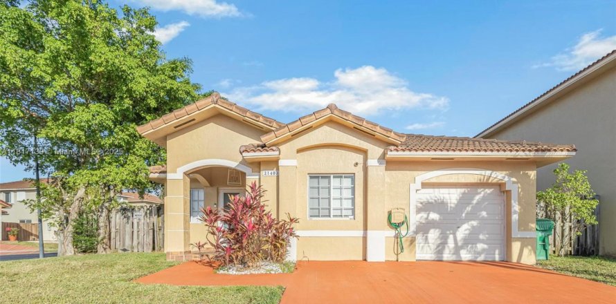 Casa en Cutler Bay, Florida 4 dormitorios, 154.96 m2 № 1942913