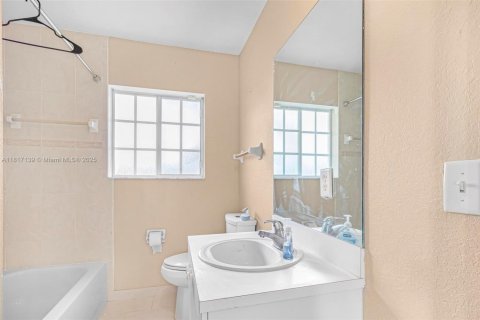 Casa en alquiler en Cutler Bay, Florida, 4 dormitorios, 154.96 m2 № 1942913 - foto 11