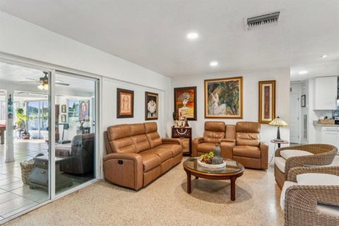 Villa ou maison à vendre à Spring Hill, Floride: 3 chambres, 198.53 m2 № 2432632 - photo 19