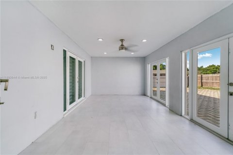 Casa en venta en Miami, Florida, 3 dormitorios, 149.02 m2 № 2015761 - foto 25