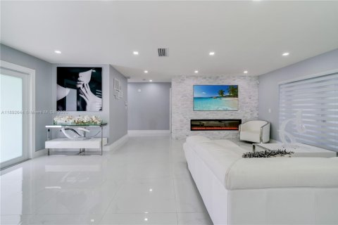 Casa en venta en Miami, Florida, 3 dormitorios, 149.02 m2 № 2015761 - foto 9