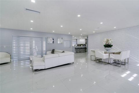 Casa en venta en Miami, Florida, 3 dormitorios, 149.02 m2 № 2015761 - foto 8