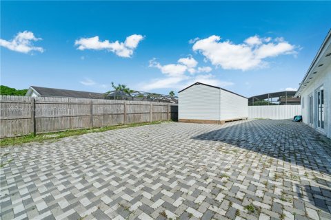 Casa en venta en Miami, Florida, 3 dormitorios, 149.02 m2 № 2015761 - foto 27