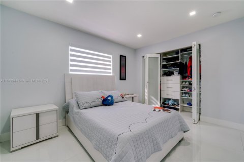 Casa en venta en Miami, Florida, 3 dormitorios, 149.02 m2 № 2015761 - foto 22