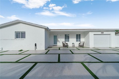 Casa en venta en Miami, Florida, 3 dormitorios, 149.02 m2 № 2015761 - foto 1