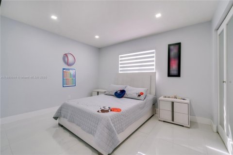 Casa en venta en Miami, Florida, 3 dormitorios, 149.02 m2 № 2015761 - foto 23