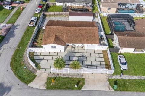 Casa en venta en Miami, Florida, 3 dormitorios, 149.02 m2 № 2015761 - foto 5