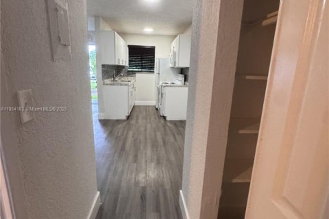 Appartement à louer à Hollywood, Floride: 1 chambre, 51.56 m2 № 2016144 - photo 5