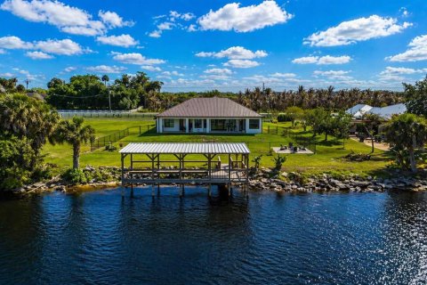 Casa en venta en Okeechobee, Florida, 3 dormitorios, 214.6 m2 № 2177561 - foto 18